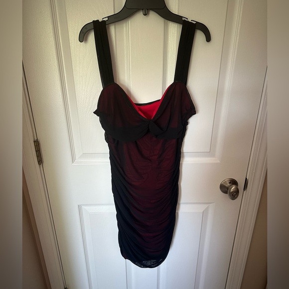 Black and Red Ruched Mini Dress Sweetheart Neckline - Picture 3 of 6